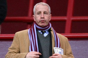 مالك 'أستون فيلا الإنجليزي' يعلن تحمله مسؤولية هبوط فريقه من الدوري الممتاز