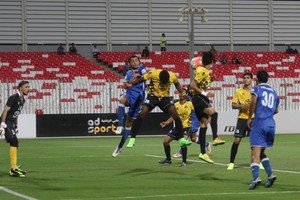 شاهد بالصور... الأهلي والمنامة يخرجان بالتعادل السلبي في دوري القدم