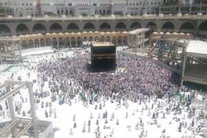 بالصور.. إزالة 82 % من المطاف المؤقت بالحرم المكي