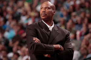 ليكرز يقيل مدربه سكوت بعد مسيرة من النتائج السيئة