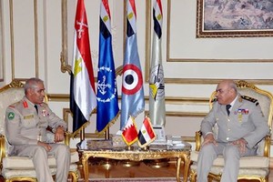 رئيس هيئة الأركان يبحث تعزيز وتقوية التعاون العسكري مع القائد العام للقوات المسلحة المصرية     