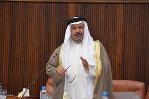 وزير المالية يدعو النواب للتفكير في تقليل دور النفط في الموازنة المقبلة