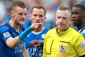 إيقاف مهاجم ليستر فاردي مباراة أخرى أمام مانشستر يونايتد