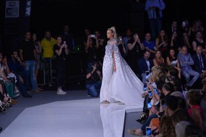 مصمم الأزياء أنطوان القارح يطلق مجموعة 'الروح الهائمة'  من قلب بيروت