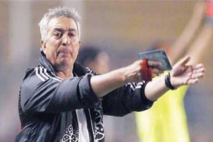 الاتحاد المصري لكرة القدم يوقف مدرب سموحة مباراة ويوقع غرامة على الزمالك
