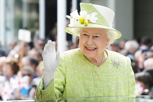 رسالة حب خطتها الملكة اليزابيث الثانية تباع بـ20 ألف دولار أميركي