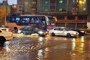 السعودية: أمطار غزيرة على مكة.. والدفاع المدني يرفع استعداداته