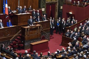 النواب الفرنسيون يؤيدون رفع العقوبات المفروضة على روسيا