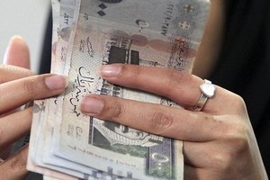 شرطة الرياض تقبض على فتاة ابتزت شاباً بحي العريجاء