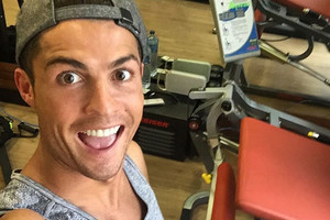 رونالدو: 'لا تقلقوا... كونوا سعداء'