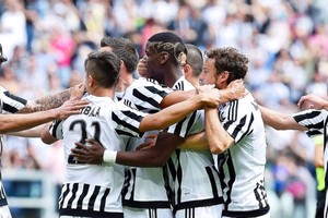 لاعبو يوفنتوس وميلان يلتقون البابا قبل نهائي كأس ايطاليا