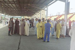 السعودية: مدير أسواق جدة يمنع بيع الخضار والفواكه للعمالة الوافدة