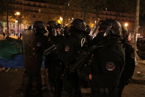 شرطة باريس تحتجز العشرات بعد أعمال عنف الليلة الماضية