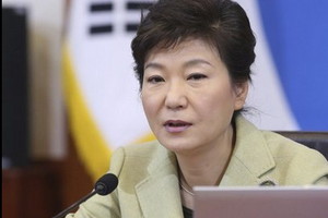 رئيسة كوريا الجنوبية تقوم بزيارة تاريخية إلى إيران لاجراء محادثات مع روحاني