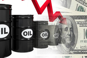 أسعار النفط تتراجع عن أعلى مستوياتها في 2016 بسبب ارتفاع انتاج أوبك