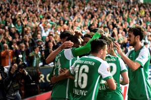 فيردر بريمن يسحق شتوتجارت بالستة ويعزز آماله في البقاء بالبوندسليجا