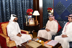 ناصر بن حمد يبحث مع وزير الصناعة سبل دعم الشباب في مجال المشاريع الصغيرة والمتوسطة
