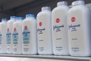 محكمة أمريكية تلزم جونسون آند جونسون بدفع الملايين في قضية بودرة التلك