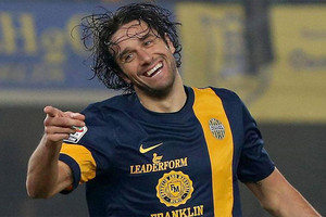 المهاجم الإيطالي لوكا توني يعلن إنهاء مسيرته كلاعب كرة قدم