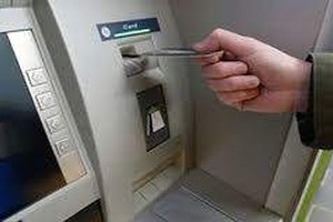 استراليا: القبض على شابة تلقت ملايين الدولارات في حسابها بالخطأ