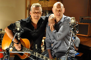 فريق الروك الأسترالي 'ميدنايت أويل' يتحد مجدداً بعد تفرقه في 2002 