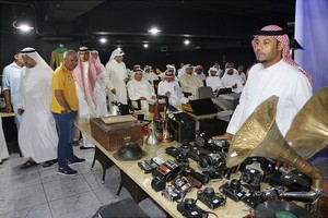 بالصور... مزاد‭ ‬صلاح‭ ‬أنتيك‭ ‬الكبير‭...‬ يجذب‭ ‬المواطنين‭ ‬والخليجيين‭ ‬في‭ ‬المحرق