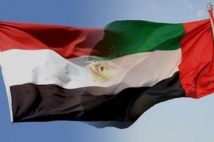 وفد إماراتي يصل القاهرة لبحث دعم التعاون