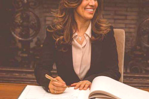 أوّل سيّدة لبنانية في البرلمان الكندي... من هي إيفا ناصيف؟