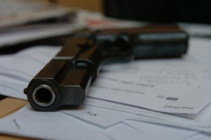 الأميركيون منقسمون حول السماح بادخال السلاح إلى حرم الجامعات