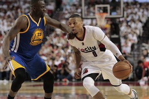 ليلارد يقود تريل بليزرز للفوز على وريورز