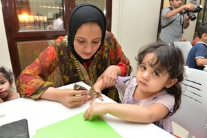 الحناء أحد أبرز الموروثات الشعبية النسائية