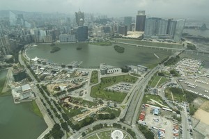 صادرات الصين تنمو والواردات تتراجع خلال أبريل الماضي