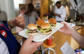 أميركية تفقد ولديها.. لأن أحدهما قتل الآخر بسبب هامبرغر