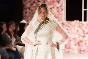 سهاد عاقور يطلق مجموعة 'الجنة المفقودة' وسط إعجاب الجميع