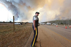 النفط يهبط 3% وسط إعادة تقييم لأثر حريق كندا