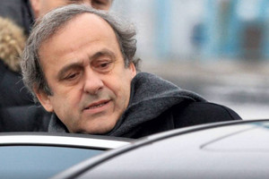 بلاتيني يتنحى عن رئاسة 'اليويفا'