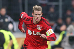 لارس بيندر يتعرض لكسر في اليد ويغيب عن ليفركوزن لنحو ستة أسابيع
