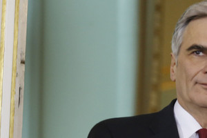 أزمة اللاجئين تطيح بمستشار النمسا