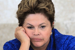 روسيف تجمع متعلقاتها بقصر الرئاسة توقعا لفقد منصبها