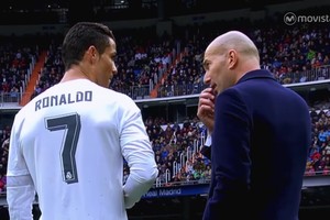 رونالدو يتجاوز حدود عمله مع زيدان