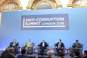 بحضور كيري... قمة لمكافحة الفساد في لندن