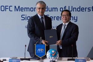 سلمان بن ابراهيم:  التعاون مع الإتحادات القارية يرسخ وحدة الأسرة الكروية الدولية