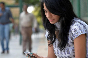 في الهند.. كبسة زر على هاتفك الخليوي لمنع الاعتداء والاغتصاب