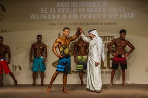 عبدالله بن راشد يتوج الكيومي بطلاً لـ'الفيزيك' بـ'مهرجان فلكس'