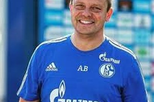 شالكه يستغنى عن مدربه بريتنريتر