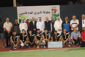 نادي البحرين للتنس يقيم حفلاً لتكريم فريق النادي الفائز ببطولة الدوري العام للتنس