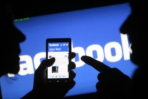 'facebook' تدافع عن نفسها ضد اتهامات التلاعب بطريقة عرض الأخبار
