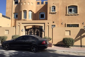  بالصور... اختناق أب وولديه إثر حريق اندلع في منزل بالدراز