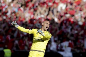 بنفيكا يسحق ماديرا برباعية ويتوج بلقب الدوري البرتغالي للموسم الثالث على التوالي