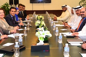 'العمل' تبحث التعاون الفني مع وفد مصري